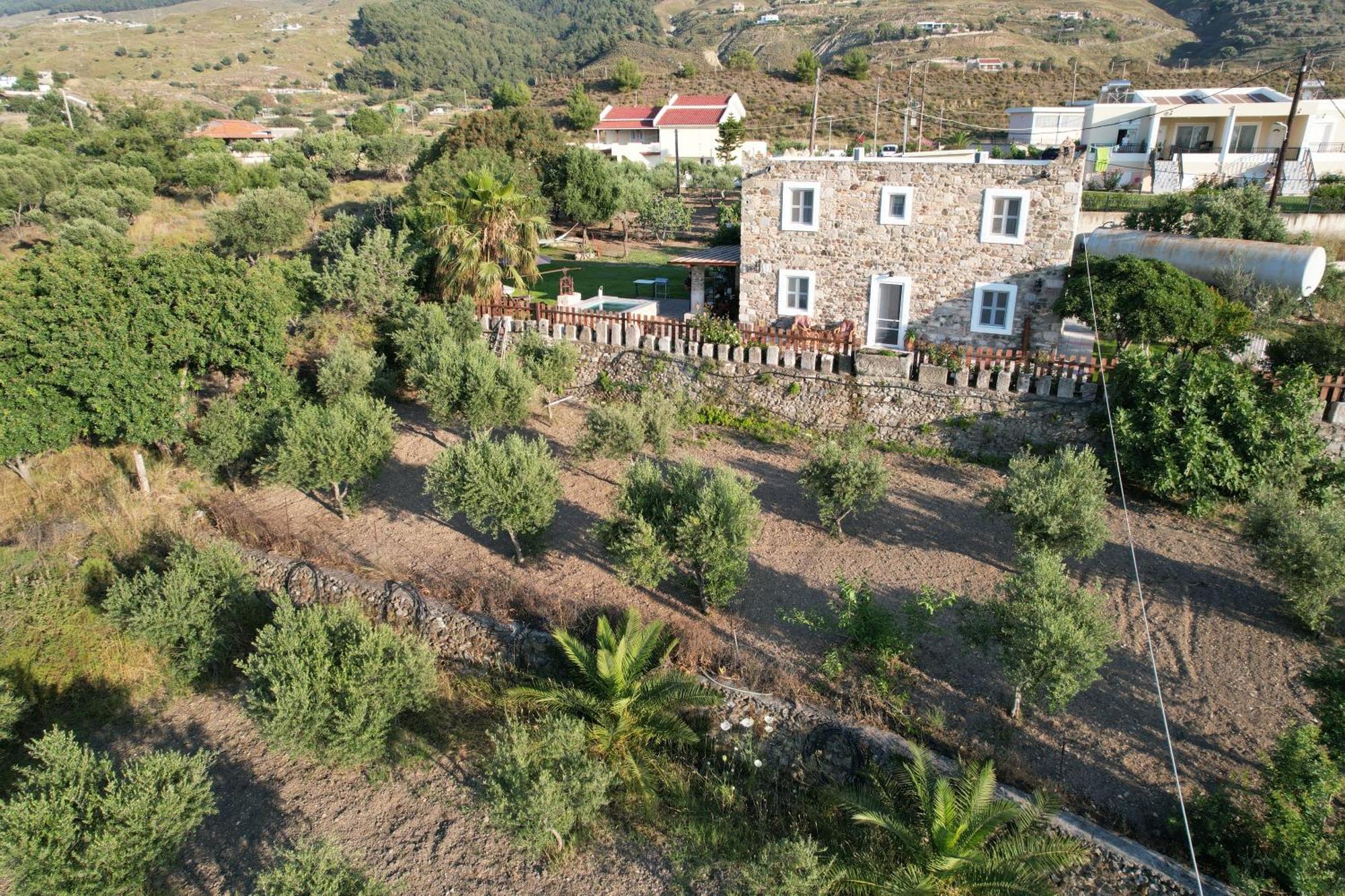 Traditional With Swimming Pool, Lawn Yard And Bbq