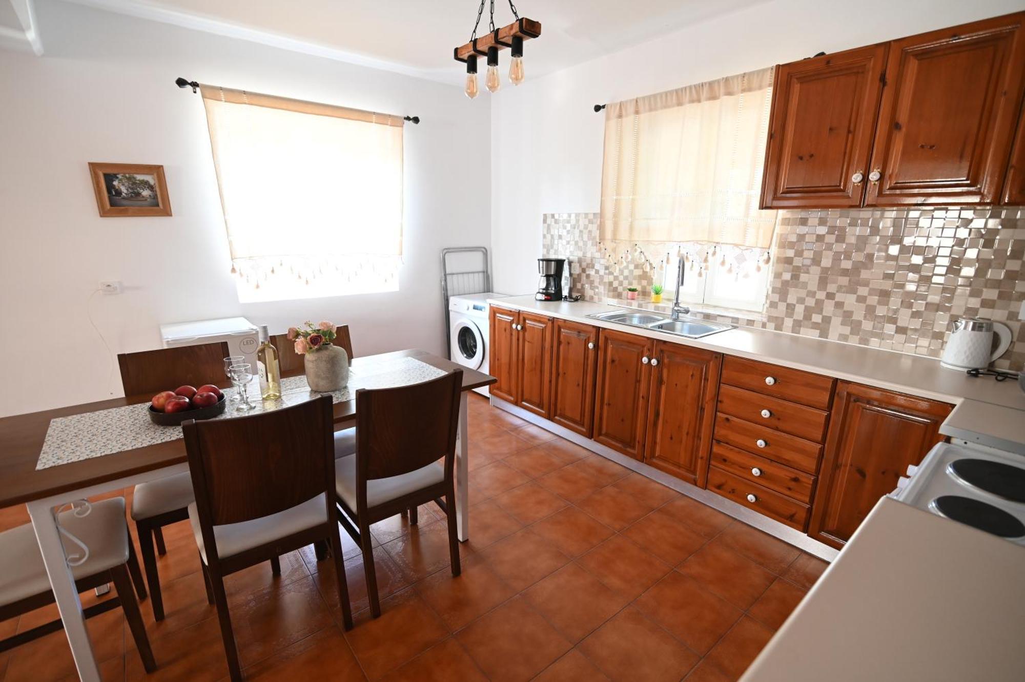 Traditional With Swimming Pool, Lawn Yard And Bbq * Kos Town