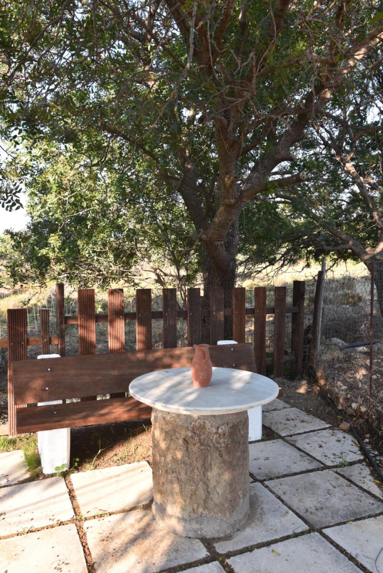 Villa Traditional With Swimming Pool, Lawn Yard And Bbq