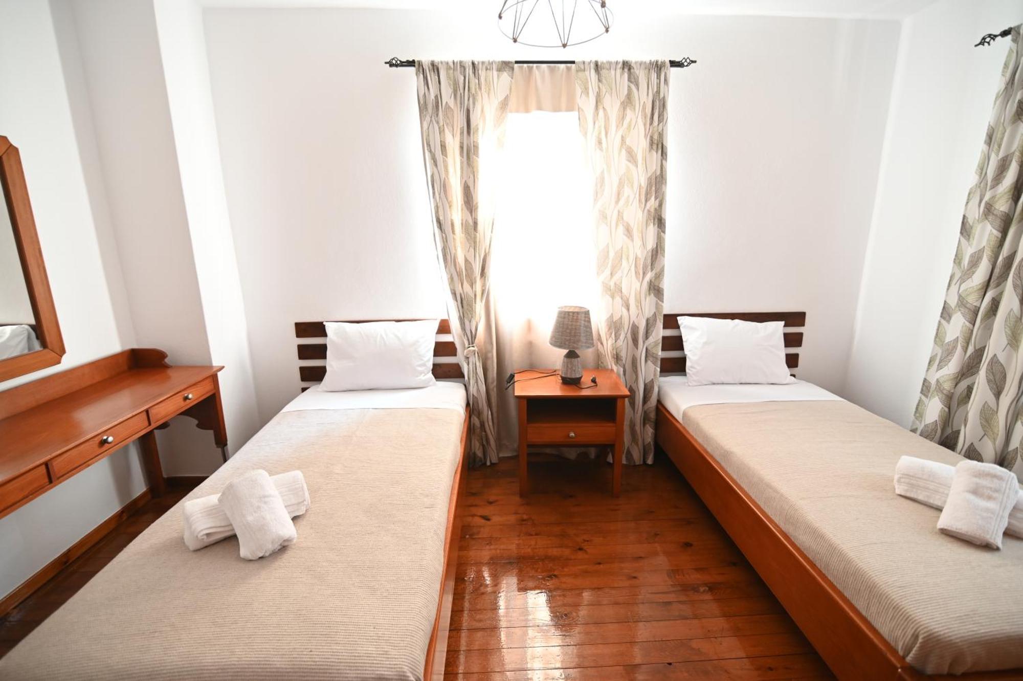 Villa Traditional With Swimming Pool, Lawn Yard And Bbq Kos Town