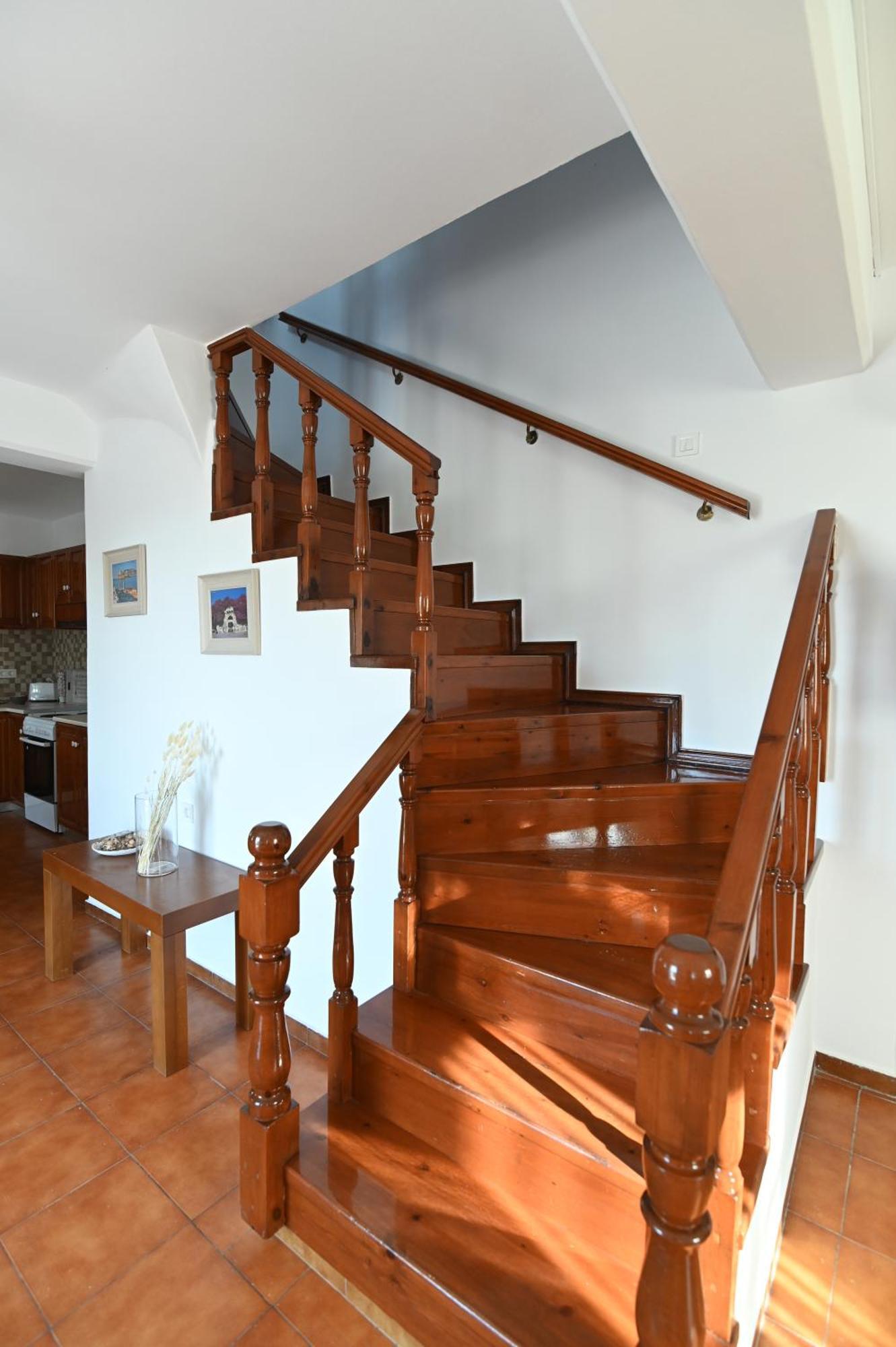 Traditional With Swimming Pool, Lawn Yard And Bbq Villa *